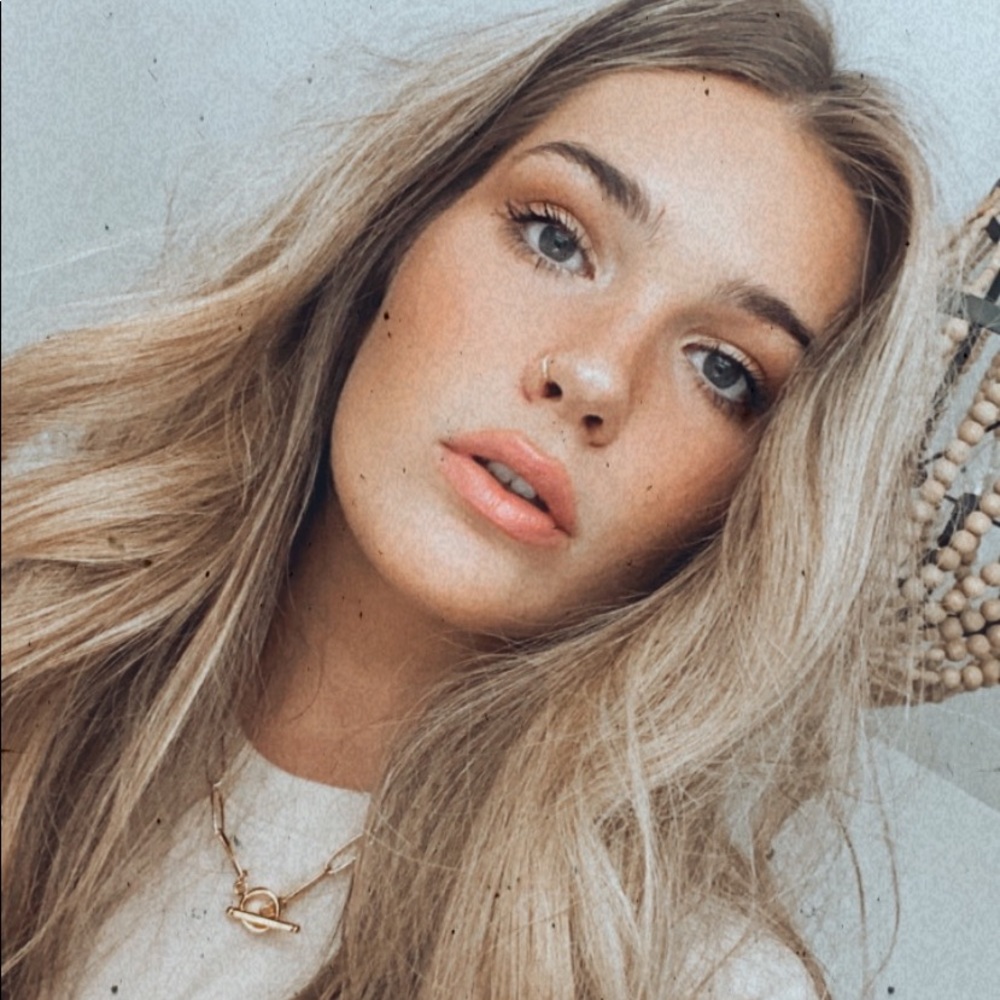 Meet your Posher, Bailey Jane